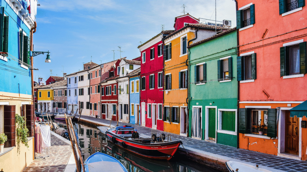 15 Rainbow‑Hued Streets Around the World