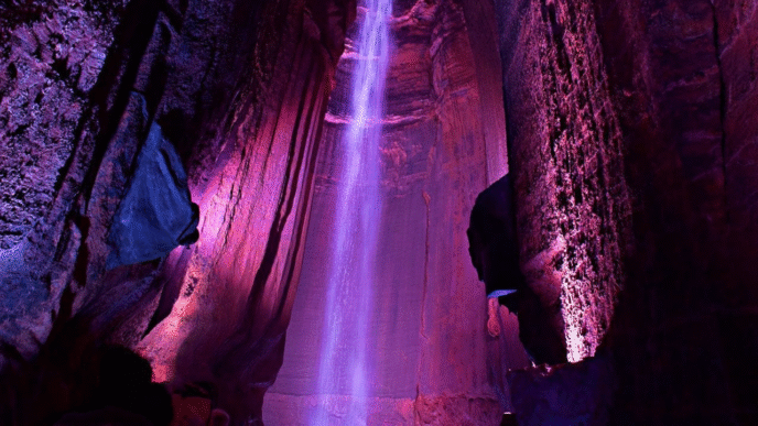 10 Most Popular Caves in the U.S.