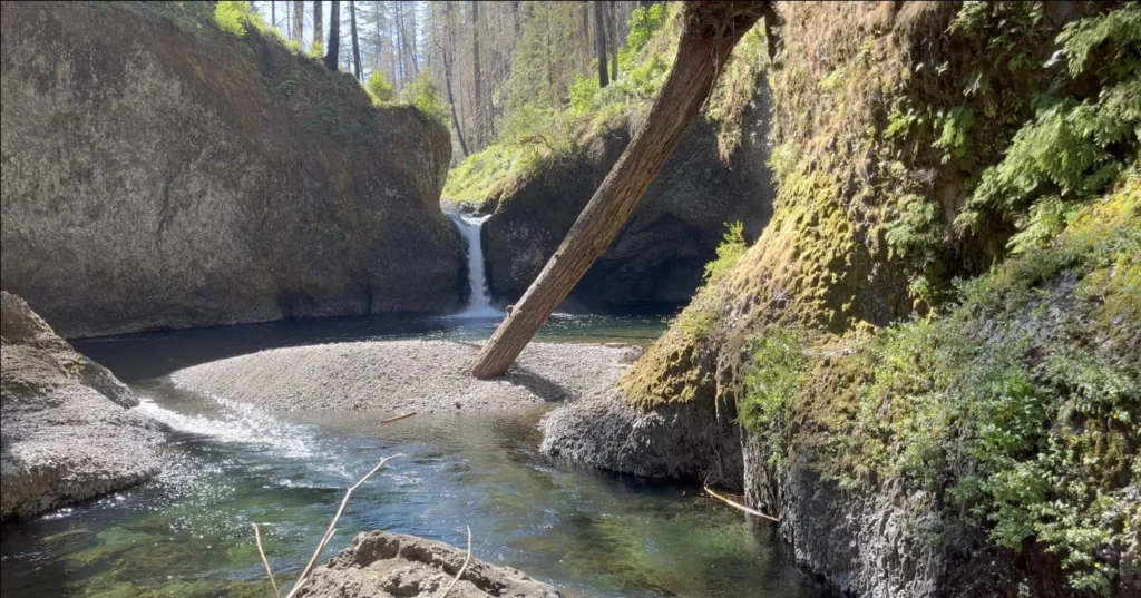 5. Eagle Creek to Punch Bowl Falls – Columbia River Gorge, Oregon