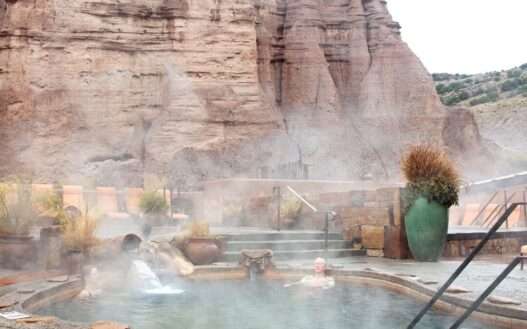 10 Best Hot Springs Resorts You Can Book for a Fall Weekend