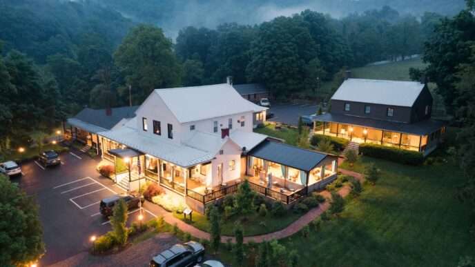 10 Historic Inns in America That Have Been Open for Over 200 Years