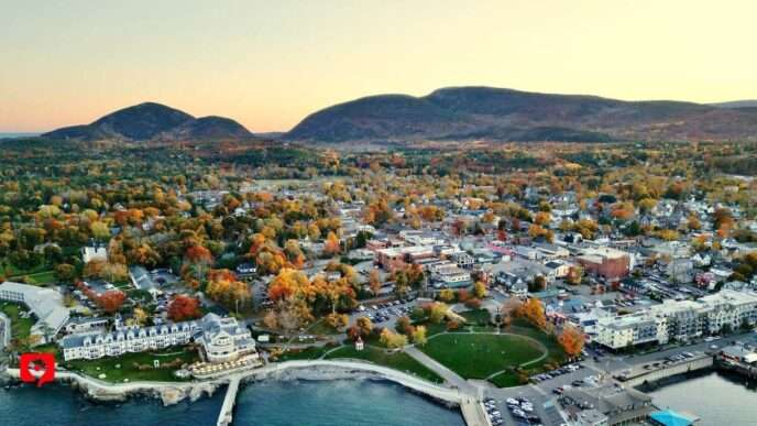 10 Best Small Towns for a Fall Weekend Getaway